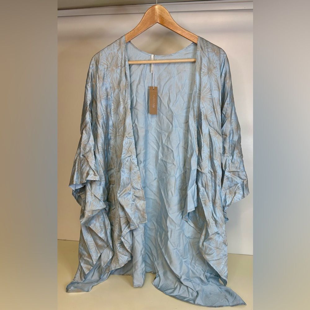 NWT Hello Nite Light Blue Floral Kimono LG